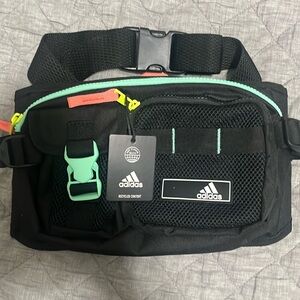 New with tags Adidas Amplifier 2 Crossbody